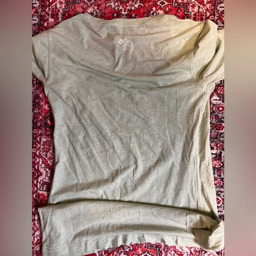 Lululemon scoop u neck green short sleeve top lightweight sheer small fitted
